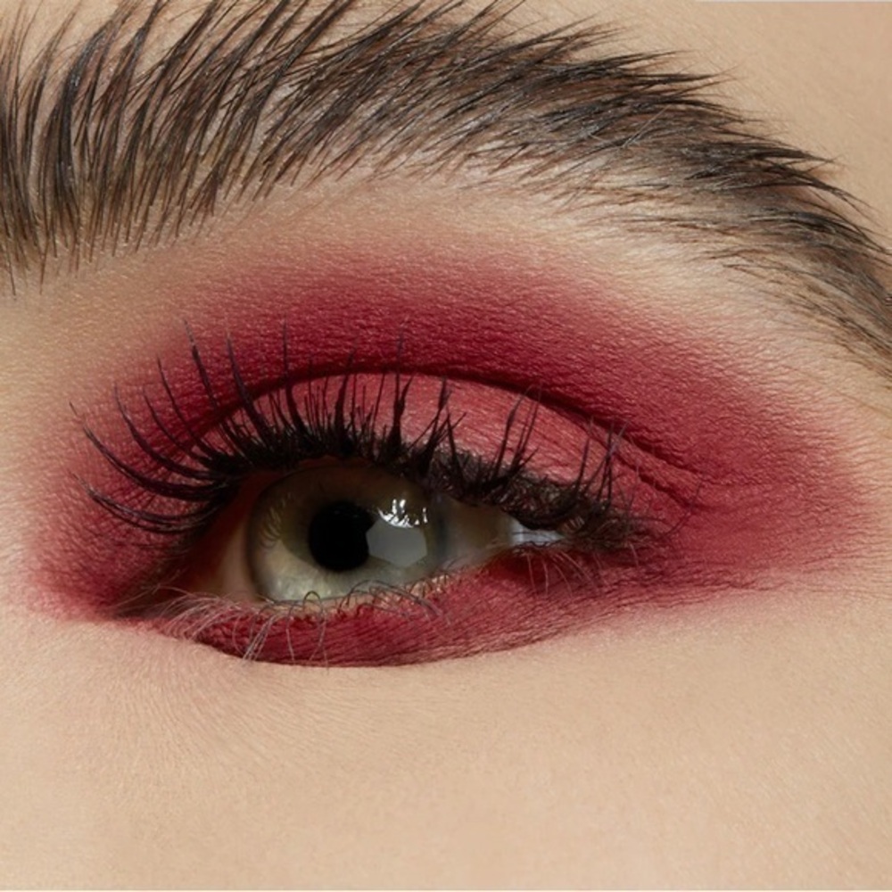 MAC POWDER KISS SOFT MATTE EYE SHADOW-A Little Tamed Matte